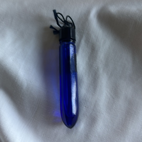 Vintage “Evening in Paris” cobalt blue purse size prism shape empty perfume vial - Picture 2 of 4